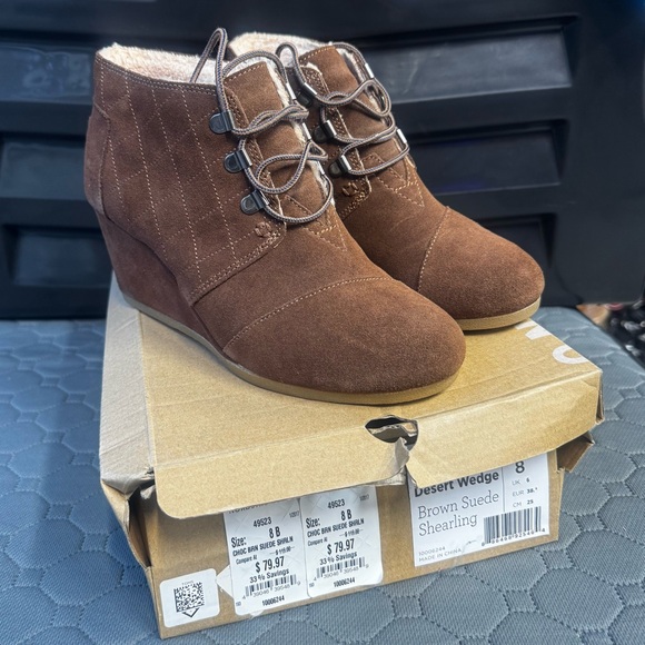TOMS DESERT WEDGES SHEARLING/SUEDE. - Picture 1 of 4